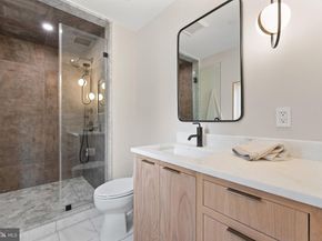 21 Overbeck Alley NE, Washington DC 20002