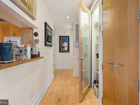 214 New Street C, Philadelphia PA 19106