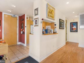 214 New Street C, Philadelphia PA 19106