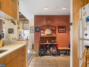 214 New Street C, Philadelphia PA 19106