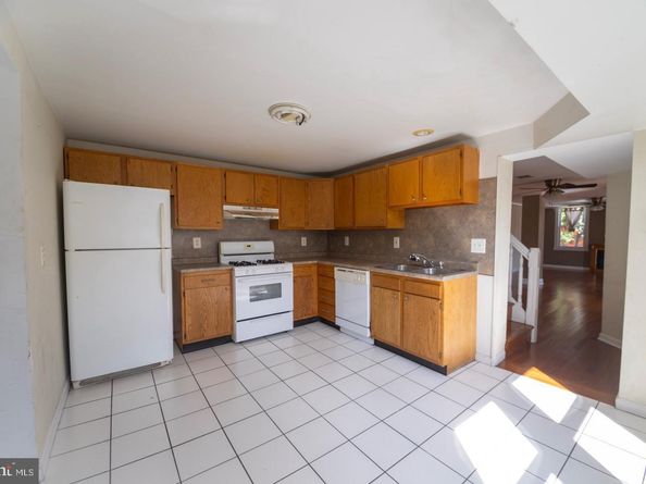 824 S 12TH Street 2, Philadelphia PA 19147