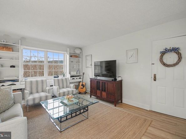 1632 W Abingdon Drive 302, Alexandria VA 22314