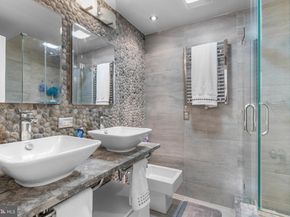 639 Pine Street, Philadelphia PA 19106