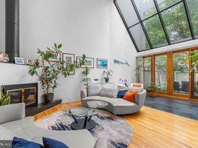 639 Pine Street, Philadelphia PA 19106