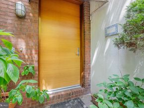 639 Pine Street, Philadelphia PA 19106