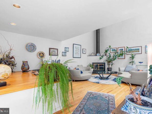 639 Pine Street, Philadelphia PA 19106