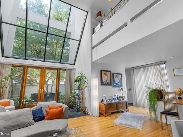 639 Pine Street, Philadelphia PA 19106
