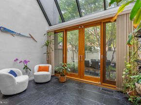 639 Pine Street, Philadelphia PA 19106