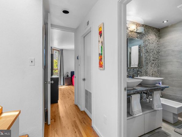 639 Pine Street, Philadelphia PA 19106