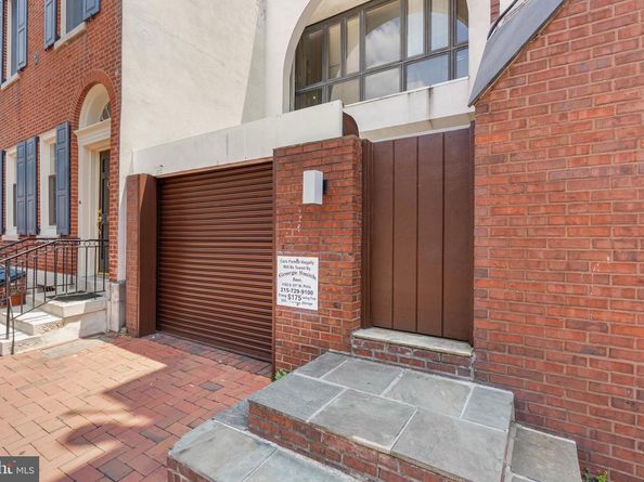 639 Pine Street, Philadelphia PA 19106