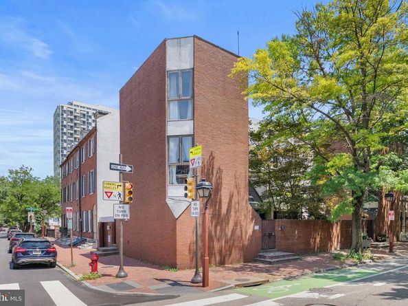 639 Pine Street, Philadelphia PA 19106