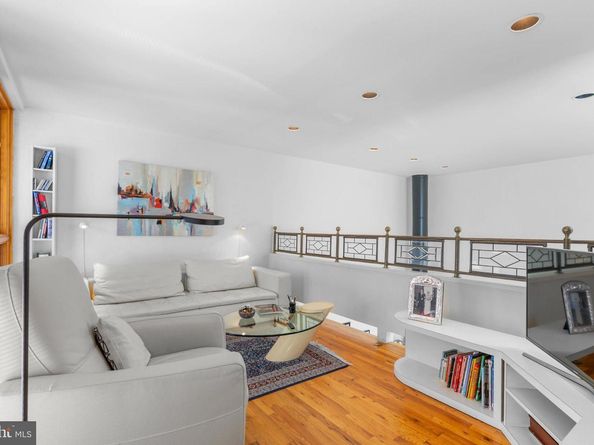 639 Pine Street, Philadelphia PA 19106