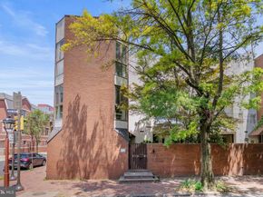 639 Pine Street, Philadelphia PA 19106