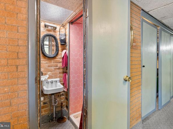 7316 Valley Avenue, Philadelphia PA 19128