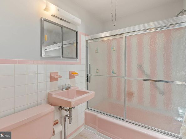 7316 Valley Avenue, Philadelphia PA 19128
