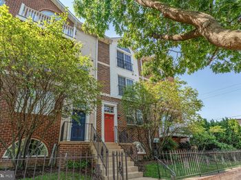 3004 S Glebe Road