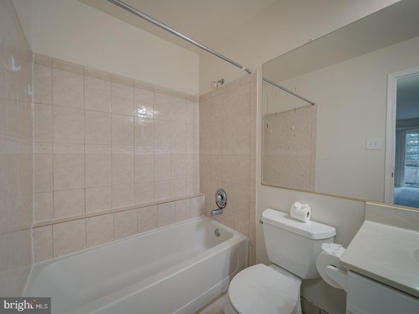 2233 Lovedale Lane UNIT I, Reston VA 20191