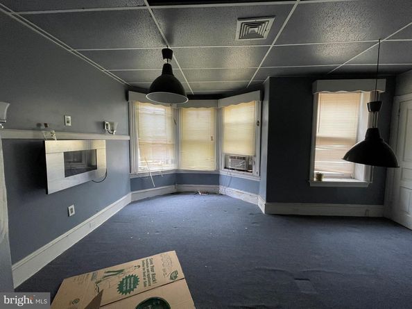 5809 Chew Avenue, Philadelphia PA 19138