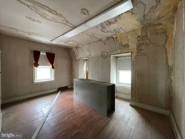 5809 Chew Avenue, Philadelphia PA 19138