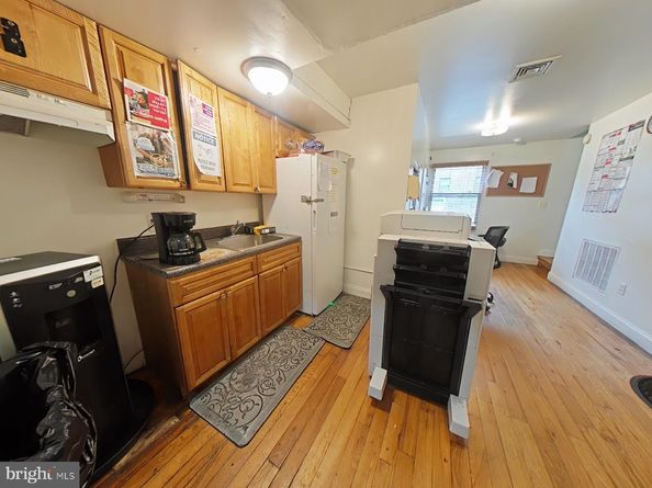 723 E Church Lane, Philadelphia PA 19144