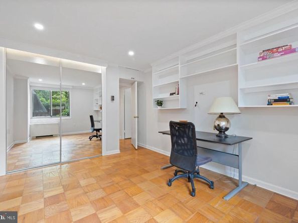 3001 Veazey NW 116, Washington DC 20008