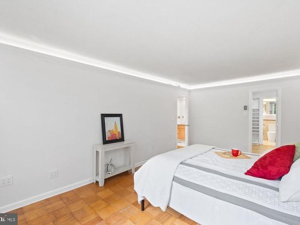 3001 Veazey NW 116, Washington DC 20008