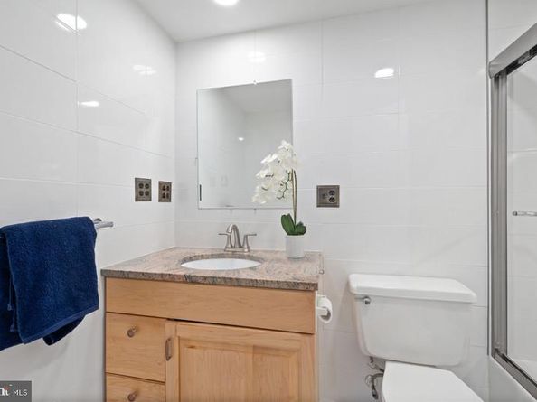3001 Veazey NW 116, Washington DC 20008