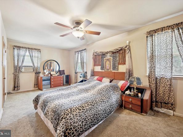 662 S Oak Avenue, Secane PA 19018
