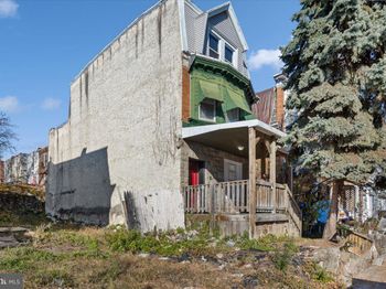 109 W Logan Street