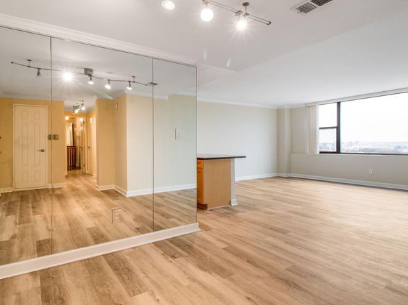 4600 Duke Street 1602, Alexandria VA 22304