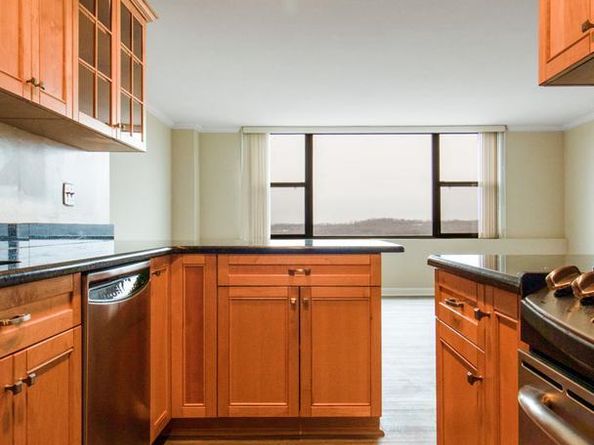 4600 Duke Street 1602, Alexandria VA 22304