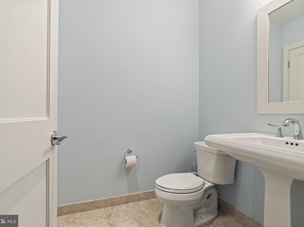 210 S 25TH Street 903, Philadelphia PA 19103