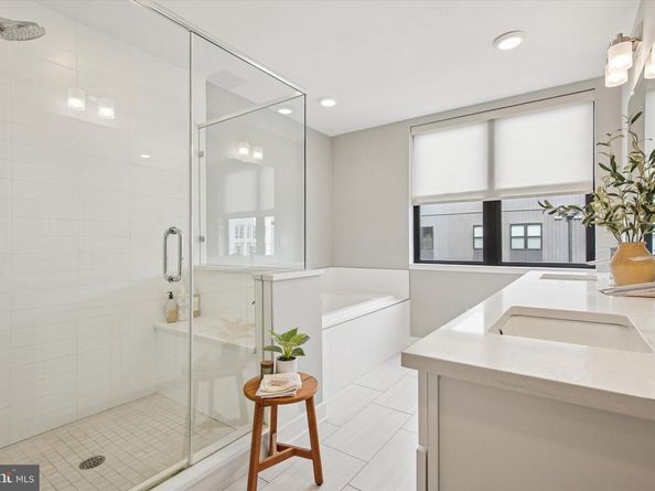 4584 Riverside Way, Philadelphia PA 19127