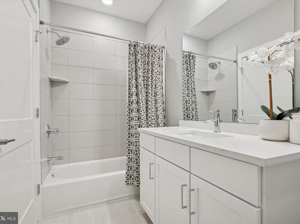 4584 Riverside Way, Philadelphia PA 19127