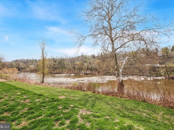 4584 Riverside Way, Philadelphia PA 19127