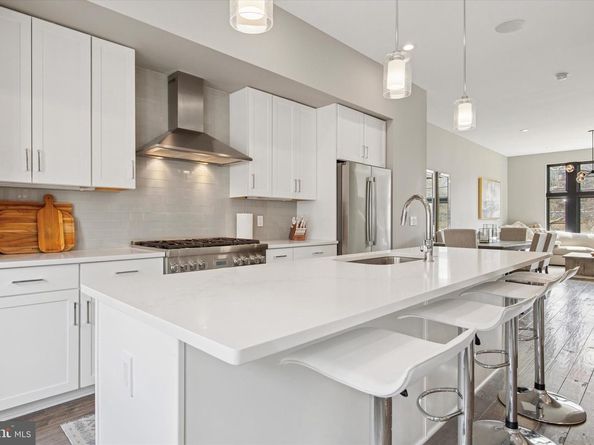 4584 Riverside Way, Philadelphia PA 19127