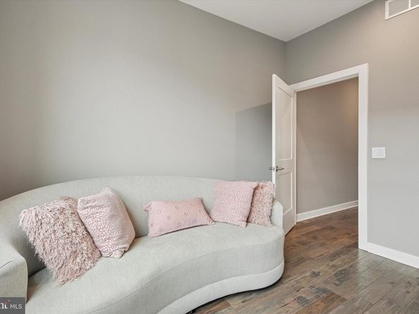 4584 Riverside Way, Philadelphia PA 19127