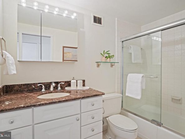 2555 Pennsylvania Avenue NW 407, Washington DC 20037