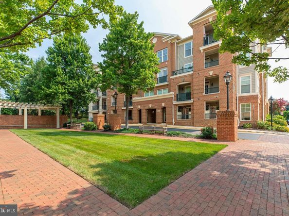 2901 Saintsbury Plz 206, Fairfax VA 22031