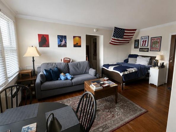 906 S Washington Street 302, Alexandria VA 22314