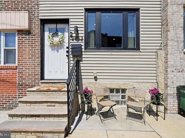 2952 S Sydenham, Philadelphia PA 19145