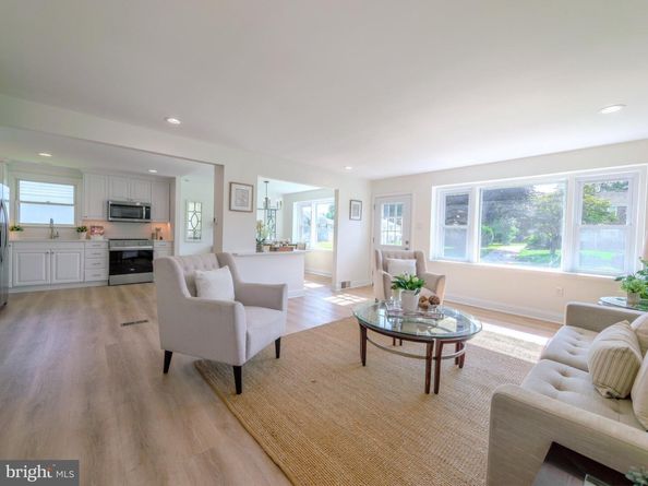 2989 Eastburn Avenue, Broomall PA 19008