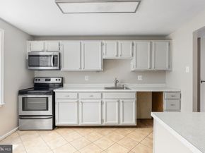 12821 Longleaf Lane, Herndon VA 20170