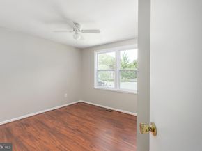 12821 Longleaf Lane, Herndon VA 20170