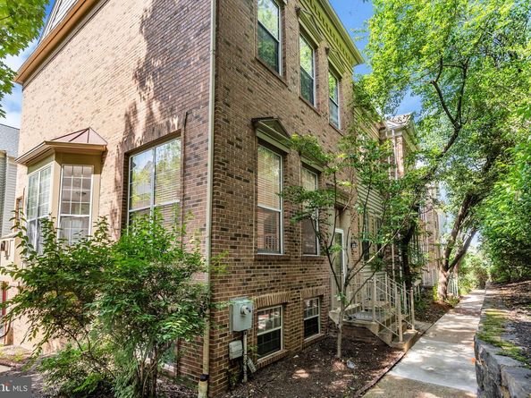 6013 Riddle Walk, Alexandria VA 22312