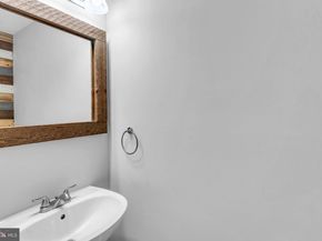 6013 Riddle Walk, Alexandria VA 22312