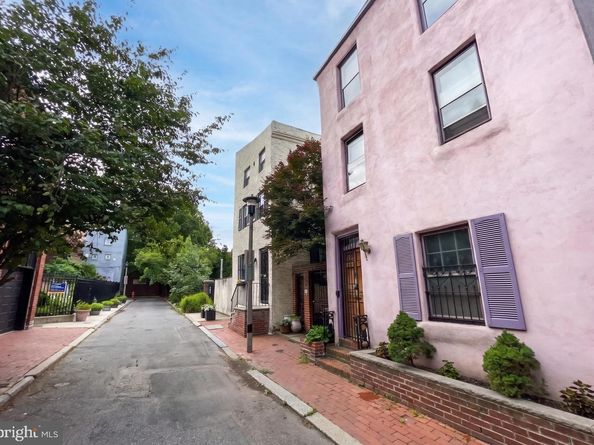 1136 Waverly Street, Philadelphia PA 19147