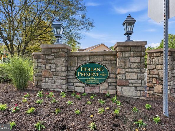 1 Falcon Drive 206, Holland PA 18966