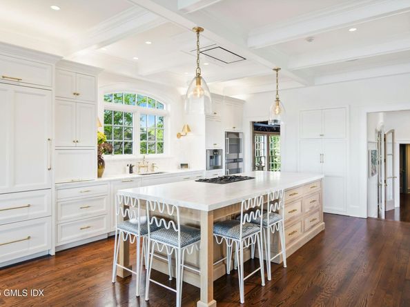 25 Tokeneke Trail, Darien CT 06820