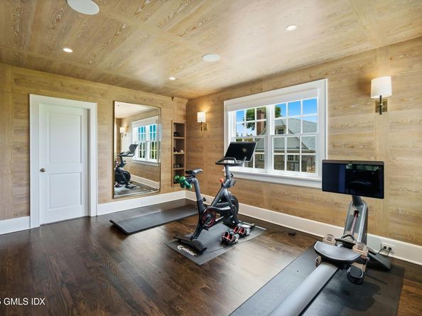 25 Tokeneke Trail, Darien CT 06820